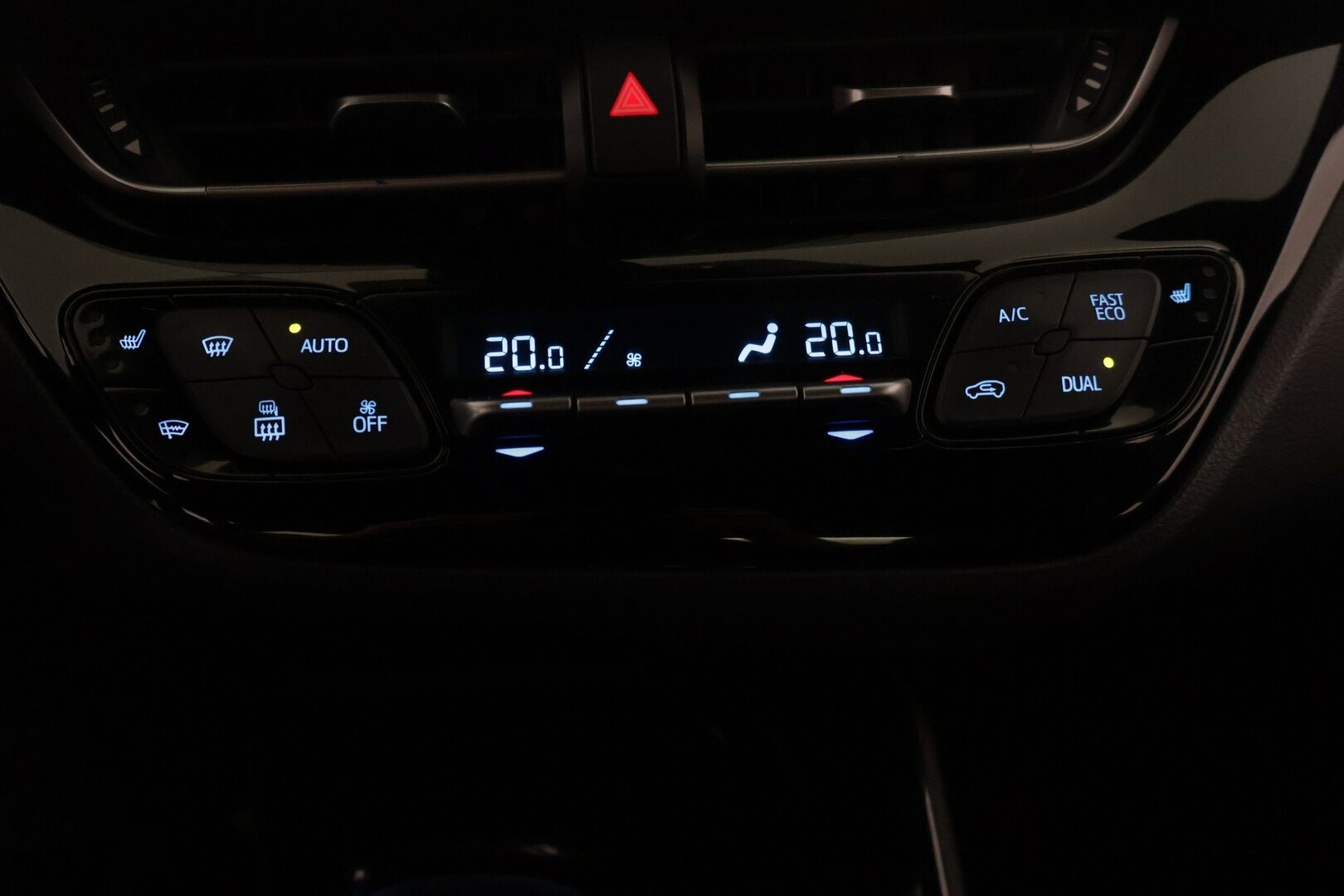 Toyota C-HR 2019 Hybrid Active - ACC | Lane Assist | Peruutuskamera | Metalliväri | Bluetooth 