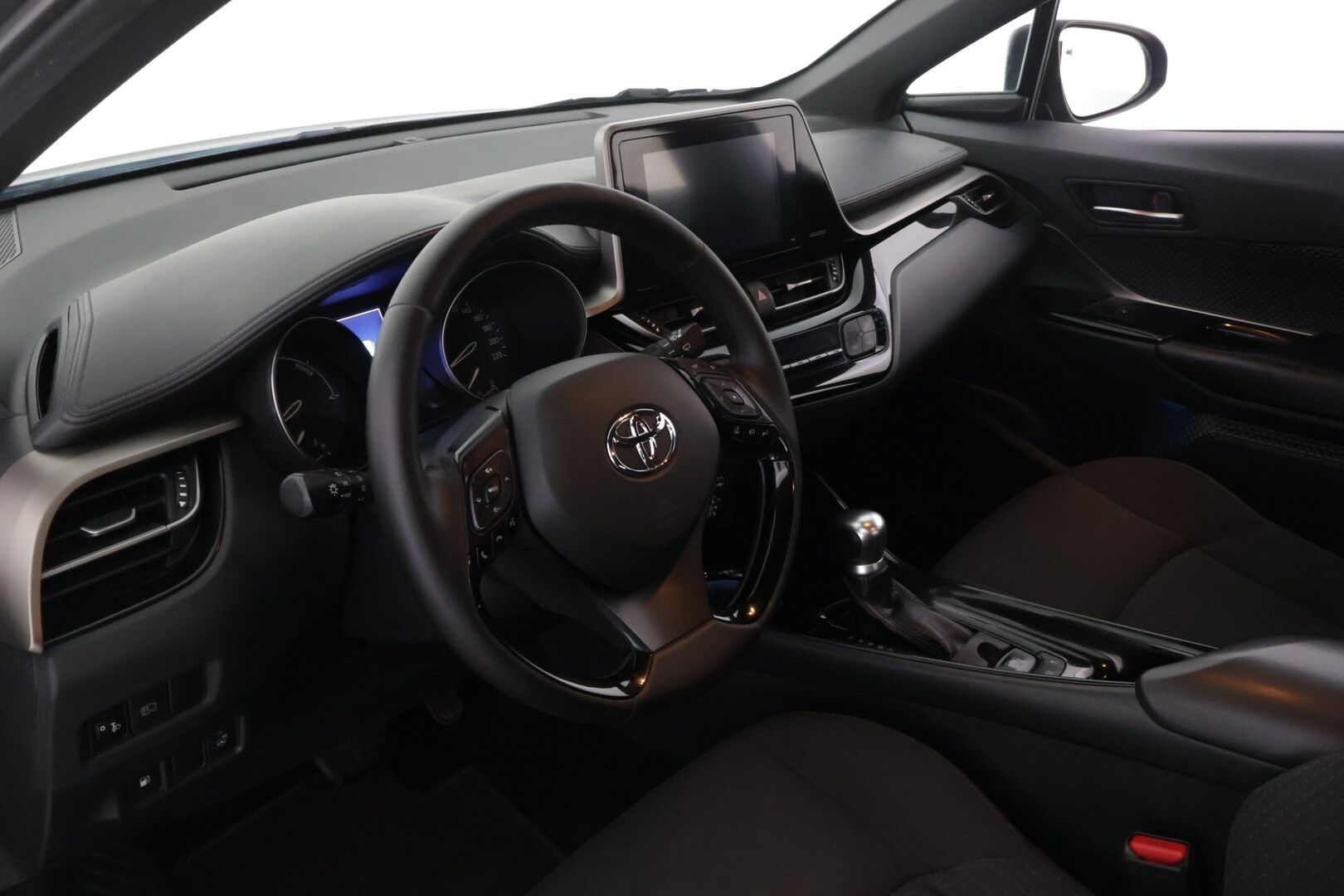 Toyota C-HR 2019 Hybrid Active - ACC | Lane Assist | Peruutuskamera | Metalliväri | Bluetooth 