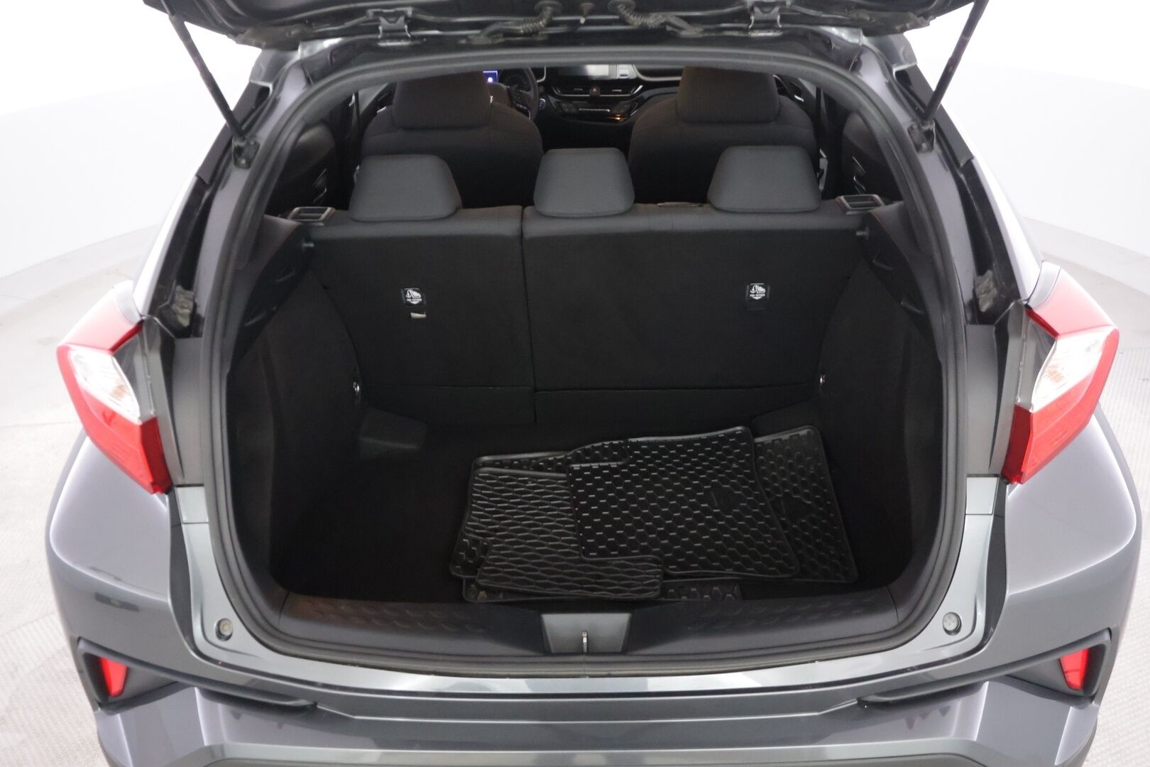 Toyota C-HR 2019 Hybrid Active - ACC | Lane Assist | Peruutuskamera | Metalliväri | Bluetooth 