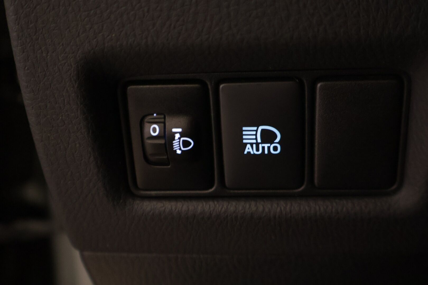 Toyota C-HR 2019 Hybrid Active - ACC | Lane Assist | Peruutuskamera | Metalliväri | Bluetooth 
