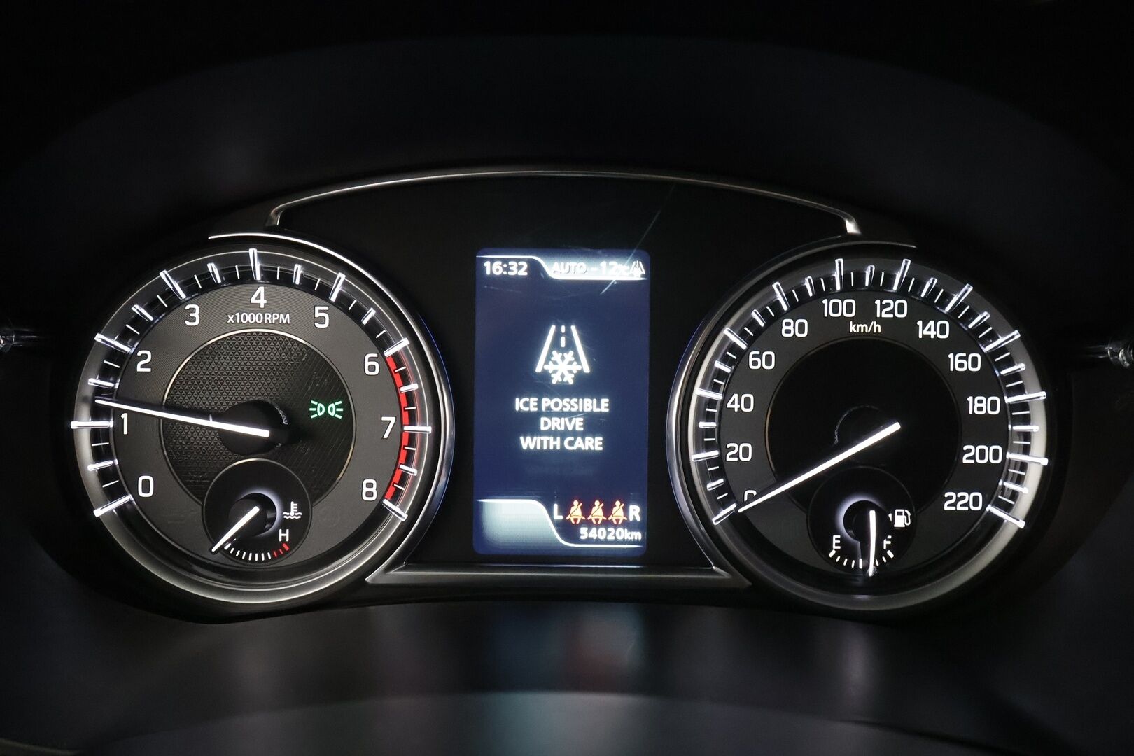 Suzuki Vitara 2024 1,4 BOOSTERJET 4WD GL+ 6MT HYBRID * ACC / P.kamera / LED / Kaistavahti * - 1.Om Suomi-auto / Kahdet renkaat aluvanteilla