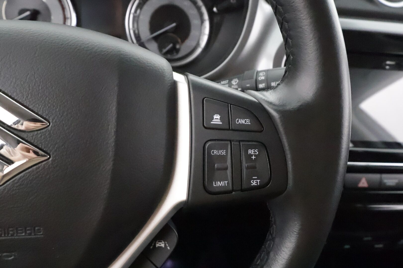 Suzuki Vitara 2024 1,4 BOOSTERJET 4WD GL+ 6MT HYBRID * ACC / P.kamera / LED / Kaistavahti * - 1.Om Suomi-auto / Kahdet renkaat aluvanteilla