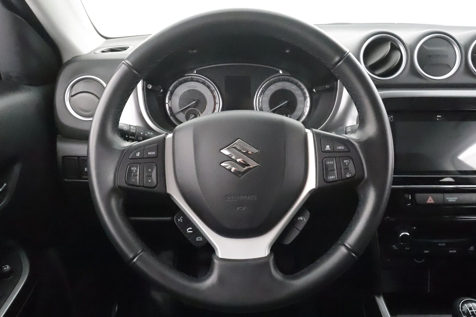 Suzuki Vitara 2024 1,4 BOOSTERJET 4WD GL+ 6MT HYBRID * ACC / P.kamera / LED / Kaistavahti * - 1.Om Suomi-auto / Kahdet renkaat aluvanteilla / LED Ajovalot / Hyvät nasta renkaat - HULLUT AVAJAISHULINAT KORKOTARJOUS 3,29 %