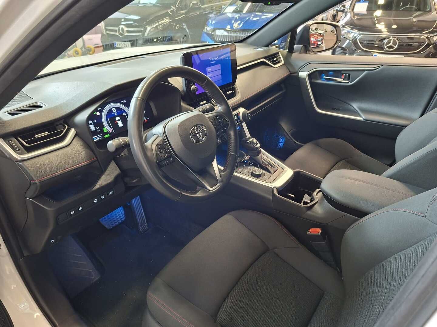 Toyota RAV4 Plug-in 2023 Hybrid 2,5 AWD-i Active Plus Edition - | Juuri saapunut! | Adaptiivinen vakkari | Vetokoukku | 2x Renkaat&Vanteet | 1. omisteinen | Suomi-auto | Sähköinen takaluukku | Etu- ja takapenkkien lämmitys | Peruutuskamera | 