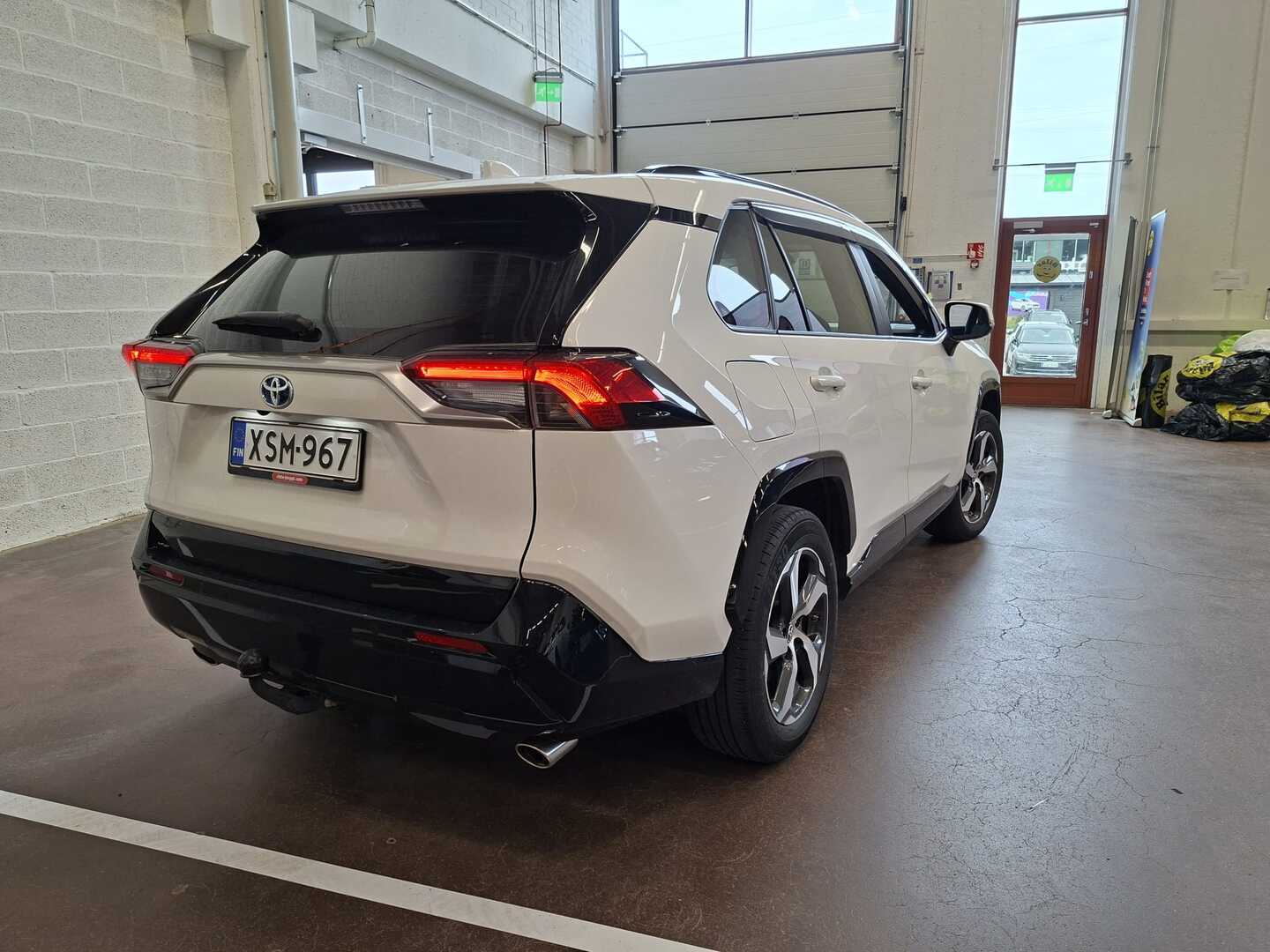 Toyota RAV4 Plug-In 2023, photo 3/7