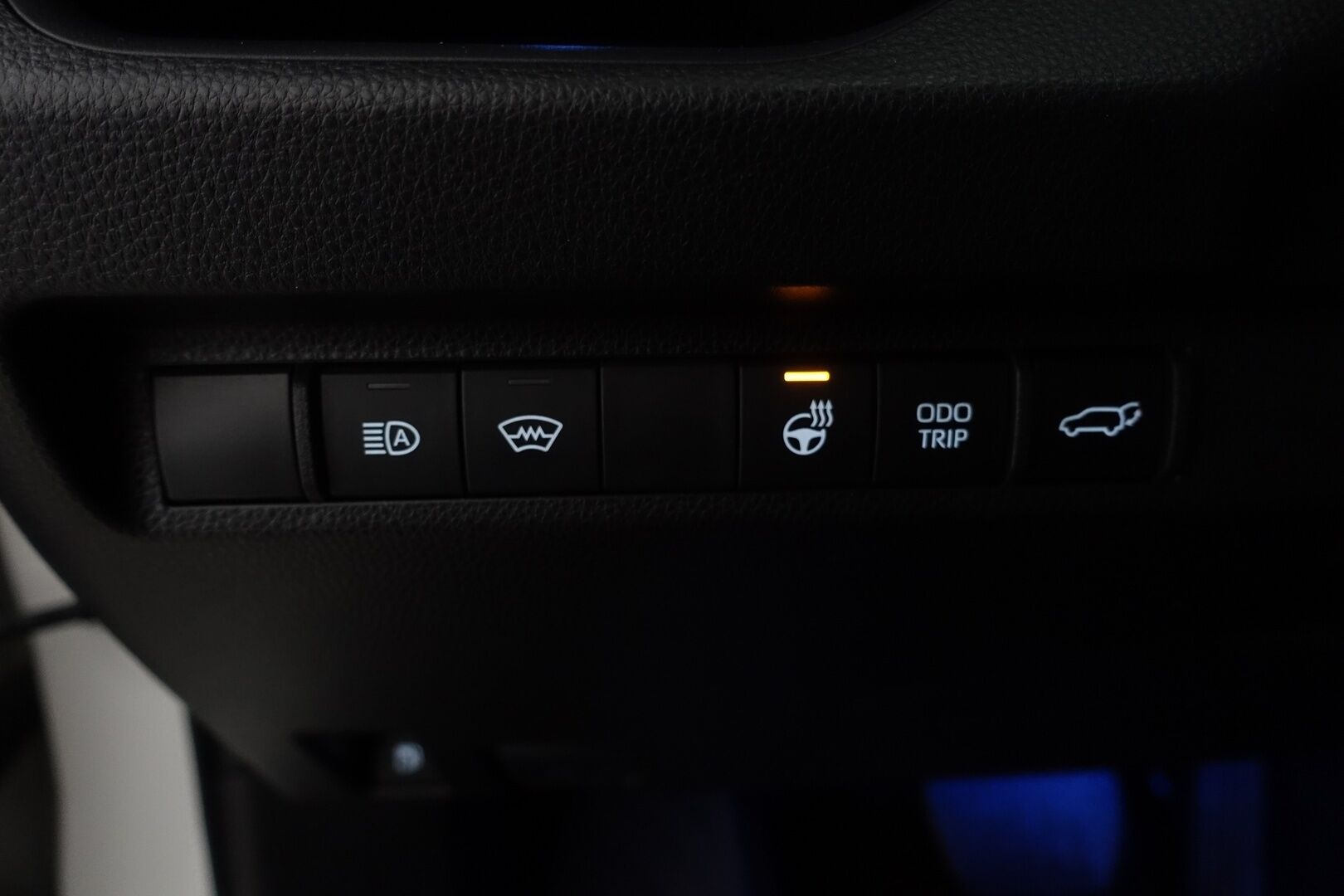 Toyota RAV4 Plug-in 2024 Hybrid 2,5 AWD-i Active Plus Edition - | 1. omisteinen | Suomi-auto| Adaptiivinen vakkari | Vetokoukku | 2x Renkaat&Vanteet | Sähköinen takaluukku | Etu- ja takapenkkien lämmitys | Peruutuskamera | 