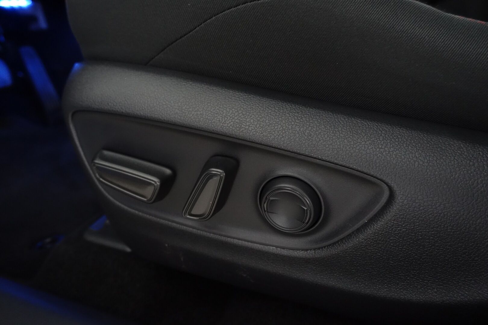 Toyota RAV4 Plug-in 2024 Hybrid 2,5 AWD-i Active Plus Edition - | 1. omisteinen | Suomi-auto| Adaptiivinen vakkari | Vetokoukku | 2x Renkaat&Vanteet | Sähköinen takaluukku | Etu- ja takapenkkien lämmitys | Peruutuskamera | 