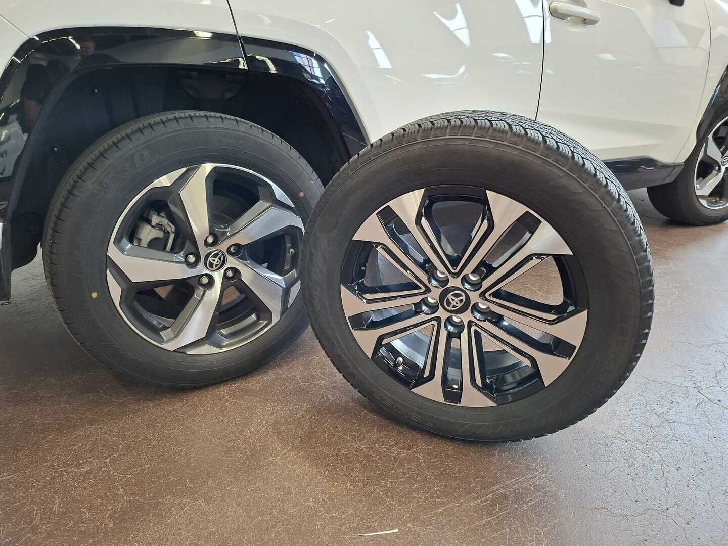 Toyota RAV4 Plug-in 2023 Hybrid 2,5 AWD-i Active Plus Edition - | Juuri saapunut! | Adaptiivinen vakkari | Vetokoukku | 2x Renkaat&Vanteet | 1. omisteinen | Suomi-auto | Sähköinen takaluukku | Etu- ja takapenkkien lämmitys | Peruutuskamera | 