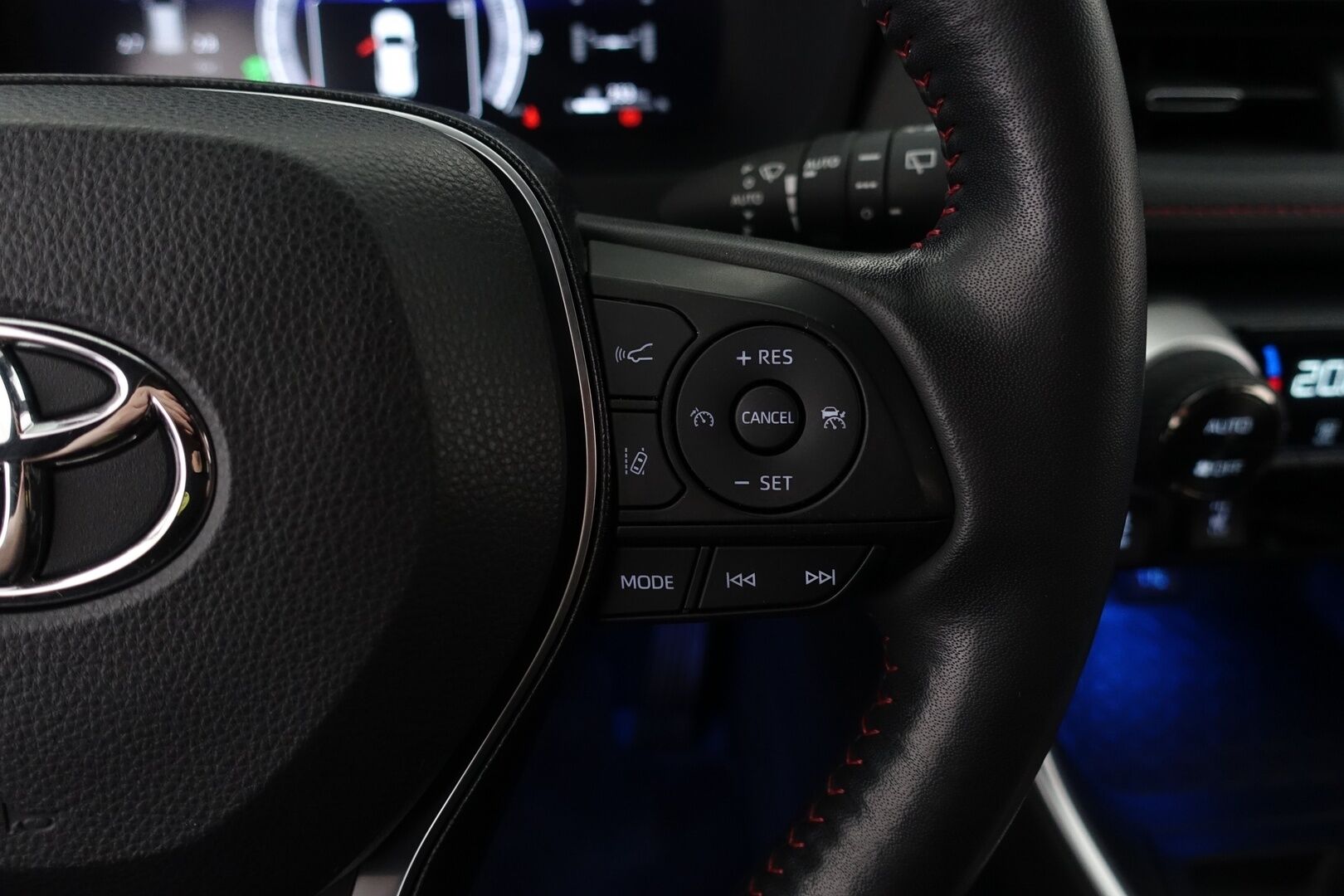 Toyota RAV4 Plug-in 2024 Hybrid 2,5 AWD-i Active Plus Edition - | 1. omisteinen | Suomi-auto| Adaptiivinen vakkari | Vetokoukku | 2x Renkaat&Vanteet | Sähköinen takaluukku | Etu- ja takapenkkien lämmitys | Peruutuskamera | 