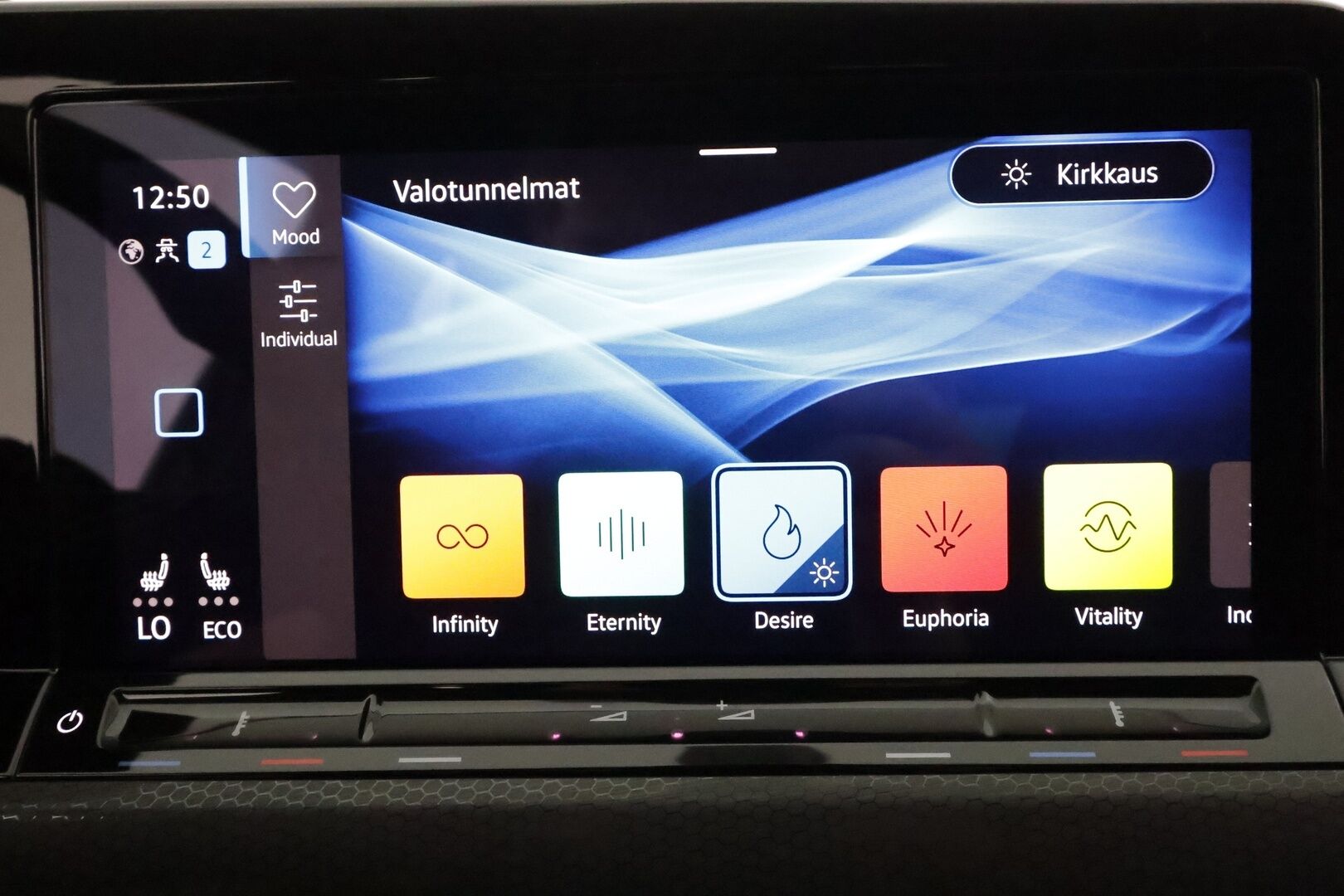 Volkswagen Golf 2021 1,4 GTE 180 kW DSG **HUD / Adapt.vakkari / IQ Light / P.tutkat / Sporttipenkit / Navi / Ratinlämmitin / Digimittaristo** - Kahdet renkaat aluvanteilla