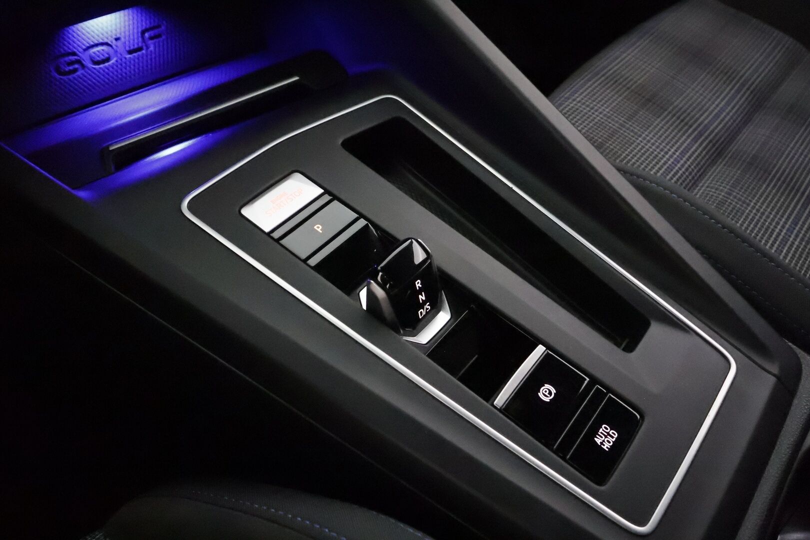 Volkswagen Golf 2021 1,4 GTE 180 kW DSG **HUD / Adapt.vakkari / IQ Light / P.tutkat / Sporttipenkit / Navi / Ratinlämmitin / Digimittaristo** - Kahdet renkaat aluvanteilla