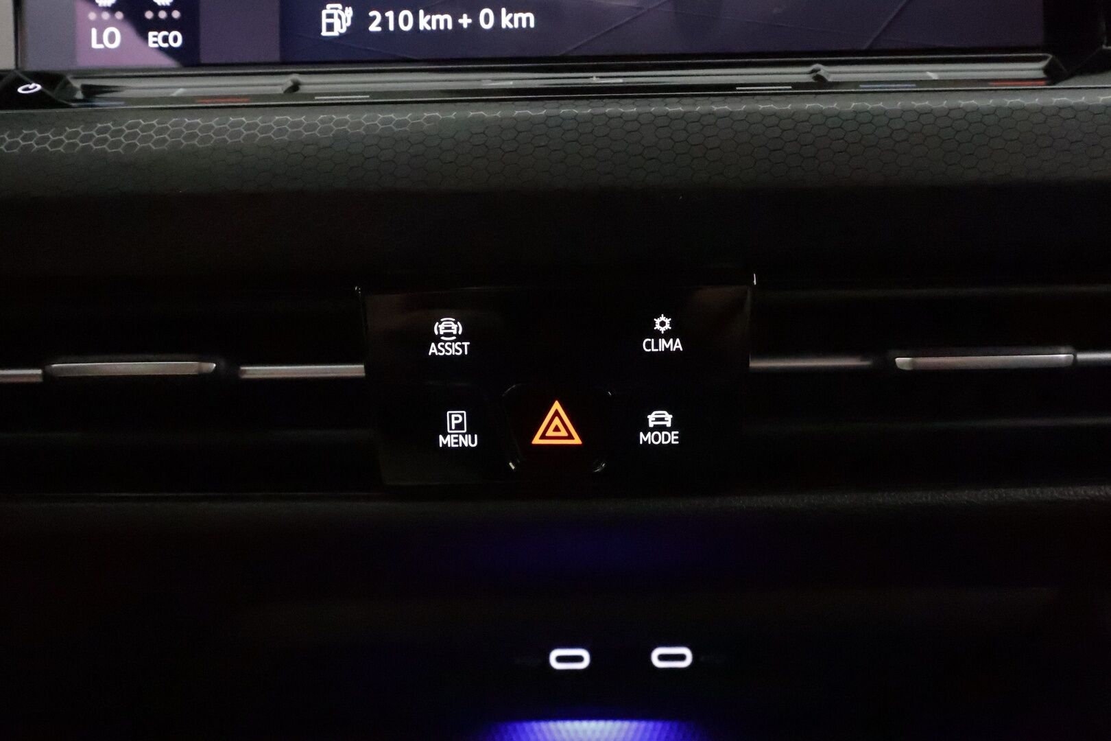 Volkswagen Golf 2021 1,4 GTE 180 kW DSG **HUD / Adapt.vakkari / IQ Light / P.tutkat / Sporttipenkit / Navi / Ratinlämmitin / Digimittaristo** - Kahdet renkaat aluvanteilla