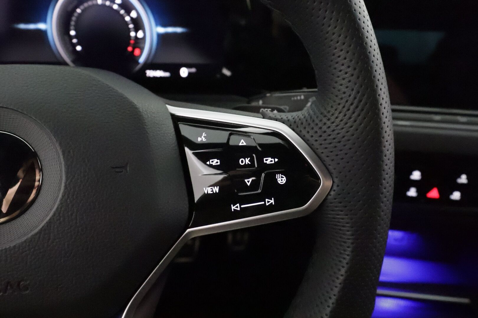 Volkswagen Golf 2021 1,4 GTE 180 kW DSG **HUD / Adapt.vakkari / IQ Light / P.tutkat / Sporttipenkit / Navi / Ratinlämmitin / Digimittaristo** - Kahdet renkaat aluvanteilla