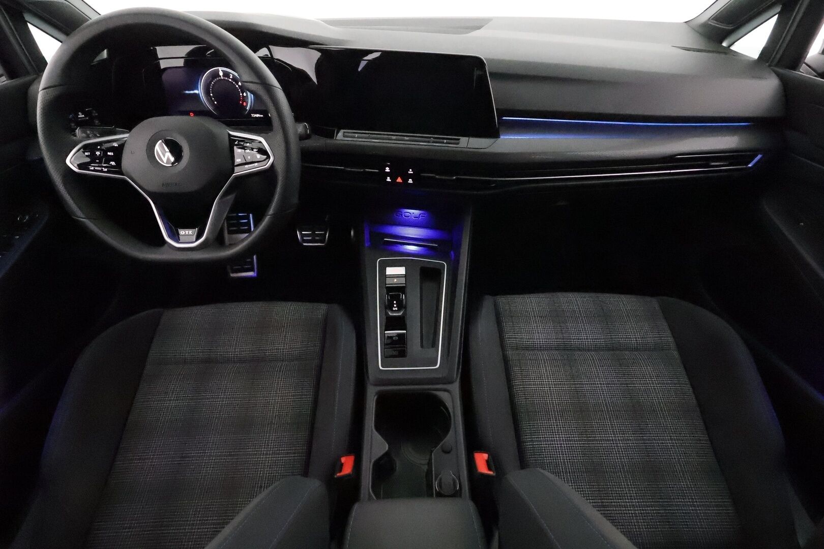 Volkswagen Golf 2021 1,4 GTE 180 kW DSG **HUD / Adapt.vakkari / IQ Light / P.tutkat / Sporttipenkit / Navi / Ratinlämmitin / Digimittaristo** - Kahdet renkaat aluvanteilla