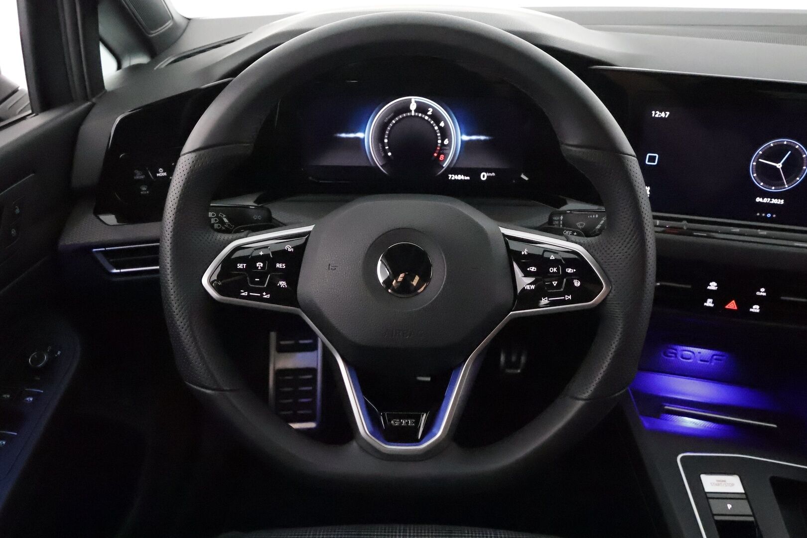Volkswagen Golf 2021 1,4 GTE 180 kW DSG **HUD / Adapt.vakkari / IQ Light / P.tutkat / Sporttipenkit / Navi / Ratinlämmitin / Digimittaristo** - Kahdet renkaat aluvanteilla