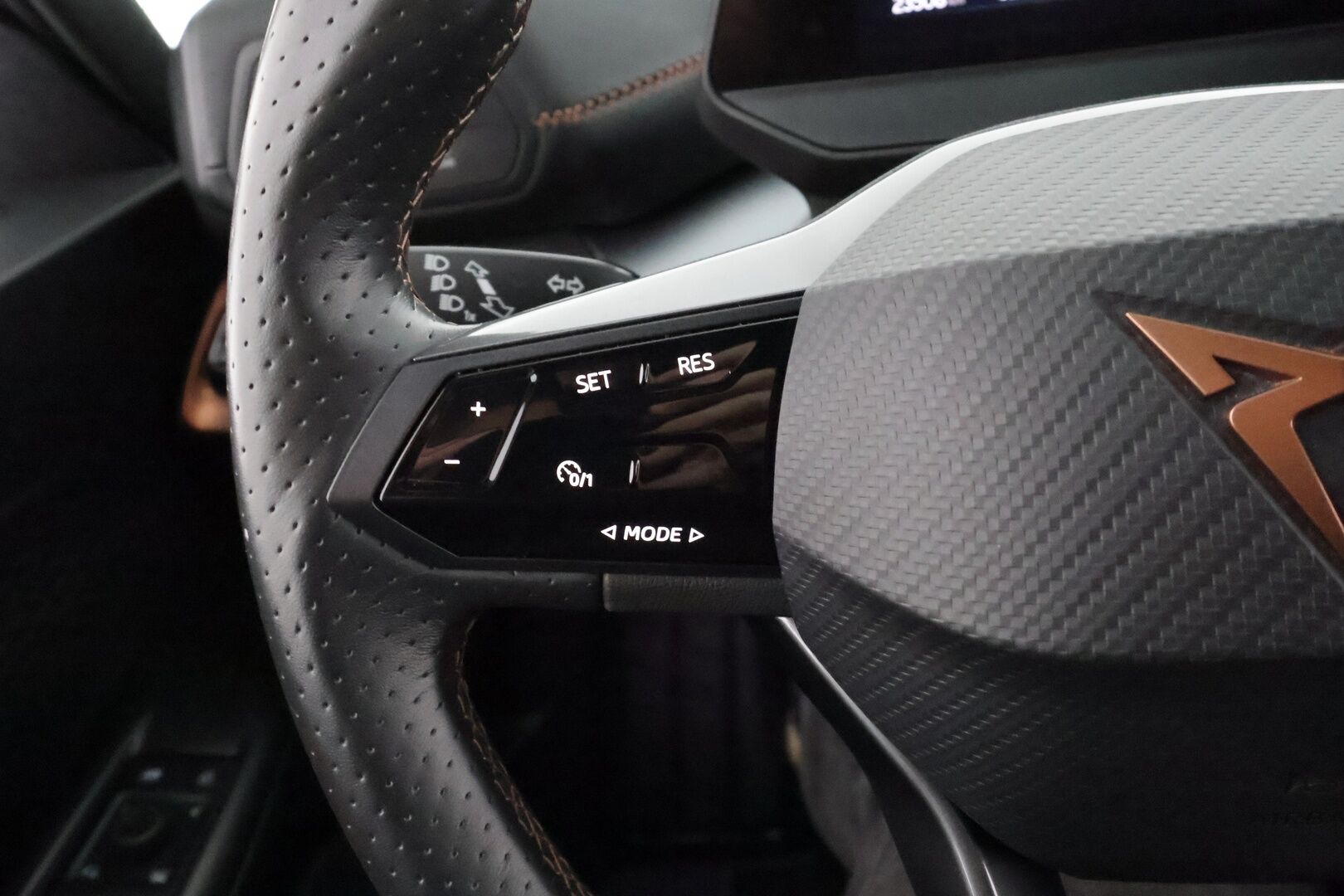 CUPRA Born 2023 150 kW * ILP / ACC / LED / P.kamera / Navi / Kaistavahti / Digimittaristo / Ambient-valot * - Kahdet renkaat / Merkkihuollettu! - HULLU BLACKWEEK KORKOTARJOUS 2,49%