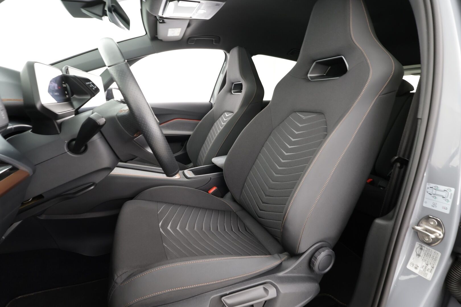 CUPRA Born 2023 150 kW * ILP / ACC / LED / P.kamera / Navi / Kaistavahti / Digimittaristo / Ambient-valot * - Kahdet renkaat / Merkkihuollettu! - HULLU BLACKWEEK KORKOTARJOUS 2,49%