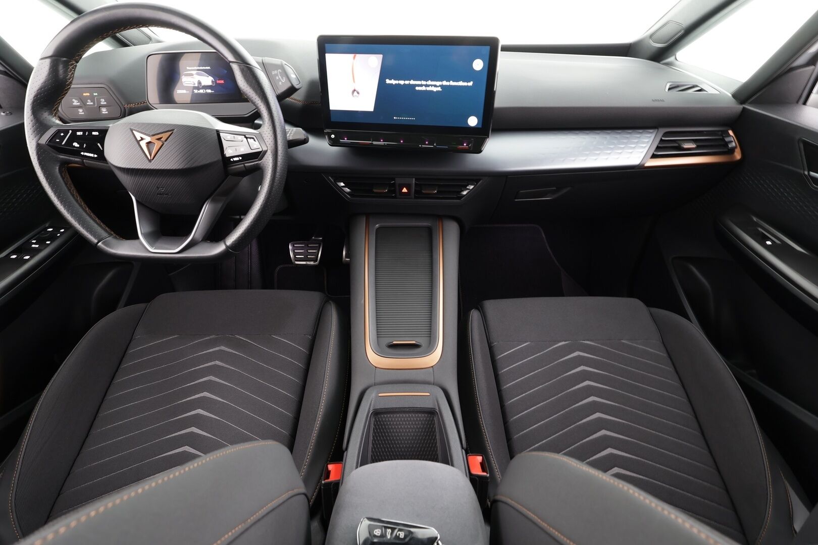 CUPRA Born 2023 150 kW * ILP / ACC / LED / P.kamera / Navi / Kaistavahti / Digimittaristo / Ambient-valot * - Kahdet renkaat / Merkkihuollettu! - HULLU BLACKWEEK KORKOTARJOUS 2,49%