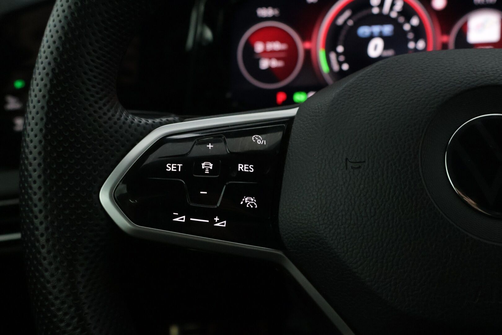 Volkswagen Golf 2022 1.4 GTE Plug-in Hybrid *ACC / Digimittaristo / Kaistavahti / Navi / Ambient / Sporttipenkit / Ratinlämmitin* - *SOH 97% / Juuri leimattu! / 2x Renkaat / Hyvin huollettu / Upea väri* - HULLUT AVAJAISHULINAT KORKOTARJOUS 3,29 %