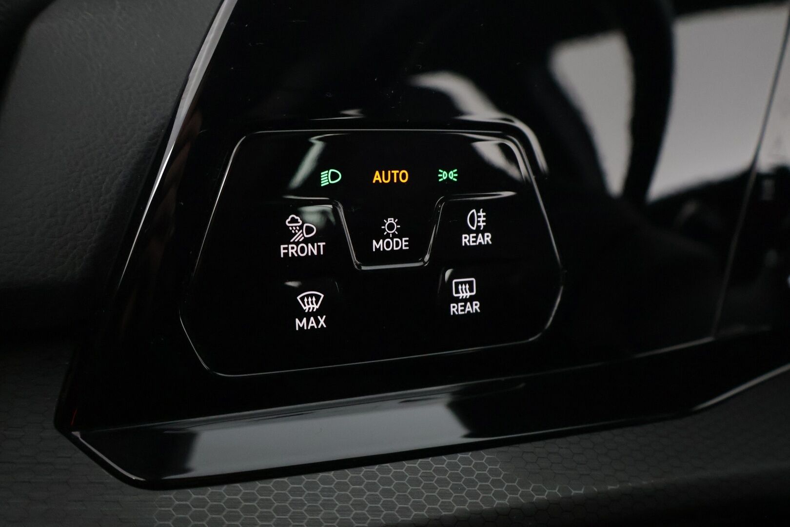 Volkswagen Golf 2022 1.4 GTE Plug-in Hybrid *ACC / Digimittaristo / Kaistavahti / Navi / Ambient / Sporttipenkit / Ratinlämmitin* - *SOH 97% / Juuri leimattu! / 2x Renkaat / Hyvin huollettu / Upea väri* - HULLUT AVAJAISHULINAT KORKOTARJOUS 3,29 %