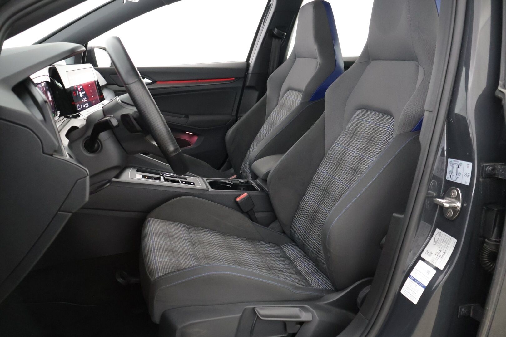 Volkswagen Golf 2022 1.4 GTE Plug-in Hybrid *ACC / Digimittaristo / Kaistavahti / Navi / Ambient / Sporttipenkit / Ratinlämmitin* - *SOH 97% / Juuri leimattu! / 2x Renkaat / Hyvin huollettu / Upea väri* - HULLUT AVAJAISHULINAT KORKOTARJOUS 3,29 %