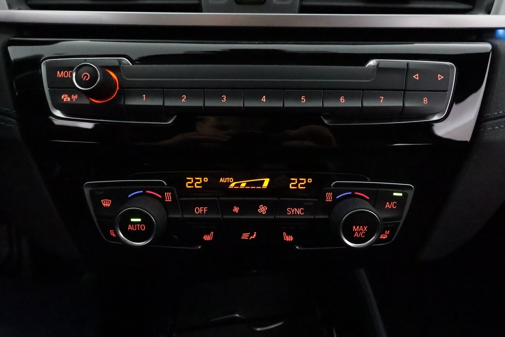 BMW X1 2021 F48 xDrive25e A Charged Edition M Sport *ACC / HUD / Hifi / P.kamera / Adapt.LED / Navi / Sporttinahat* - Akku kuntotarkastettu / Kahdet renkaat aluvanteilla