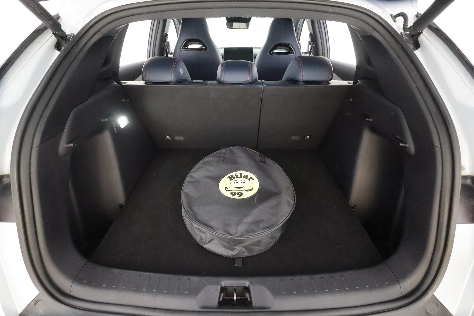 BYD Atto 3 2022 Design * ILP / Panorama / 360 / ACC / LED / Sähköpenkit / Navi / Kaistavahti / Keyless * - 2x Latauskaapelit / Kahet renkaat aluvanteilla - HULLUT AVAJAISHULINAT KORKOTARJOUS 3,29 %