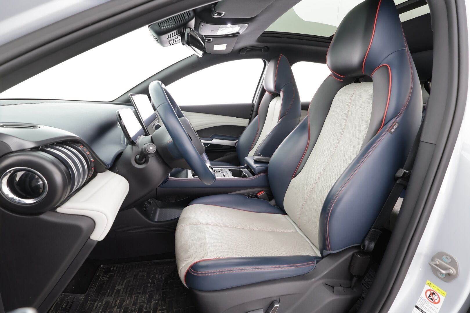 BYD Atto 3 2022 Design * ILP / Panorama / 360 / ACC / LED / Sähköpenkit / Navi / Kaistavahti / Keyless * - 2x Latauskaapelit / Kahet renkaat aluvanteilla - HULLUT AVAJAISHULINAT KORKOTARJOUS 3,29 %