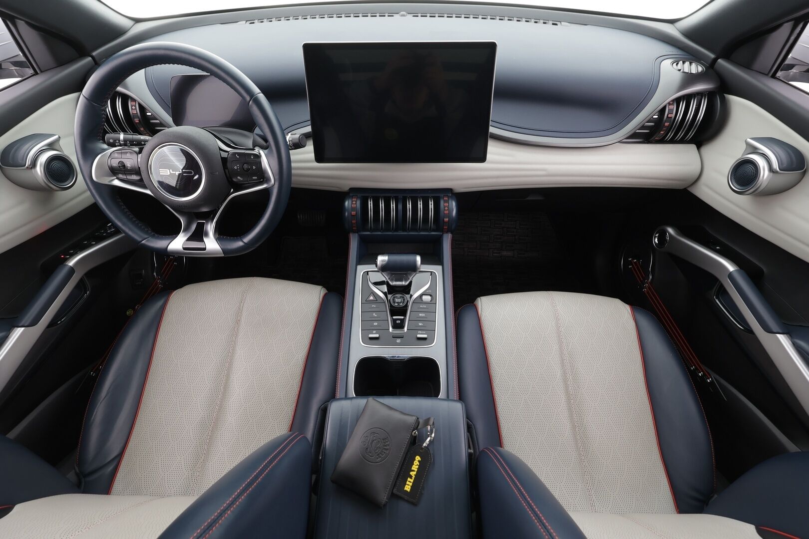 BYD Atto 3 2022 Design * ILP / Panorama / 360 / ACC / LED / Sähköpenkit / Navi / Kaistavahti / Keyless * - 2x Latauskaapelit / Kahet renkaat aluvanteilla - HULLUT AVAJAISHULINAT KORKOTARJOUS 3,29 %