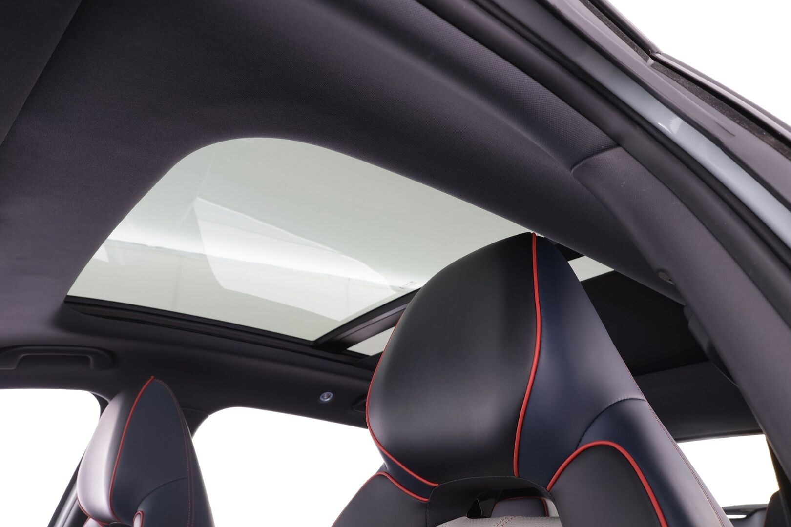 BYD Atto 3 2022 Design * ILP / Panorama / 360 / ACC / LED / Sähköpenkit / Navi / Kaistavahti / Keyless * - 2x Latauskaapelit / Kahet renkaat aluvanteilla - HULLUT AVAJAISHULINAT KORKOTARJOUS 3,29 %