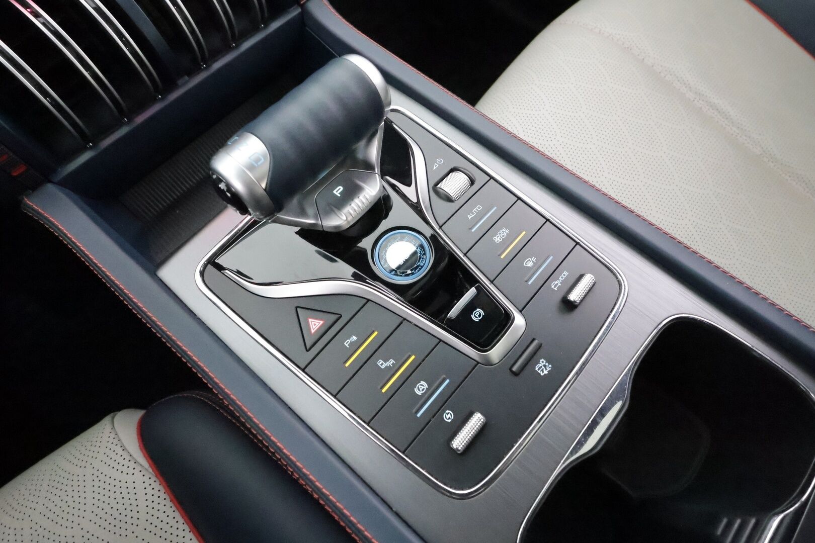 BYD Atto 3 2022 Design * ILP / Panorama / 360 / ACC / LED / Sähköpenkit / Navi / Kaistavahti / Keyless * - 2x Latauskaapelit / Kahet renkaat aluvanteilla - HULLUT AVAJAISHULINAT KORKOTARJOUS 3,29 %