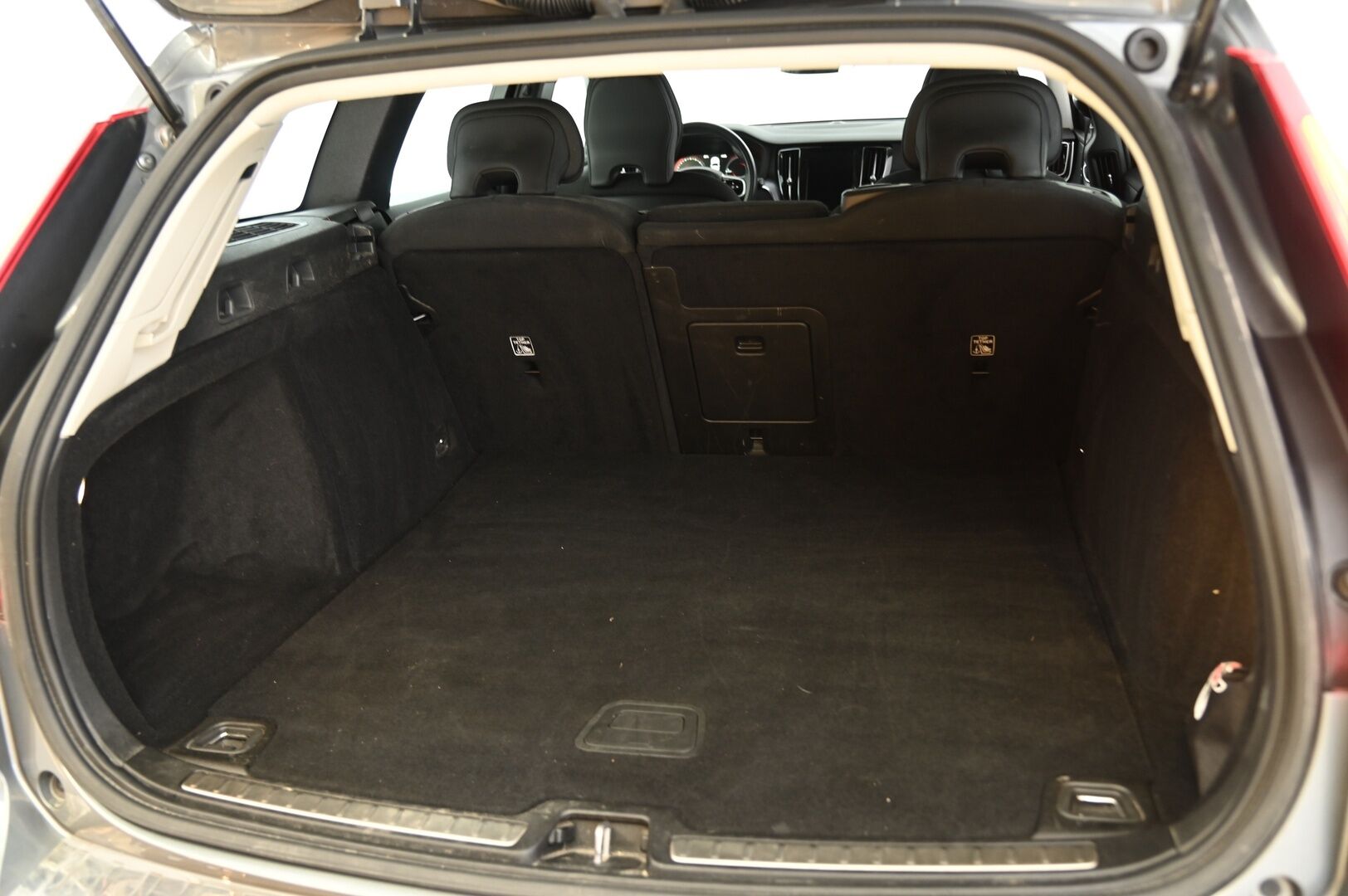 Volvo V60 2020 T8 TwE Momentum AWD aut. - ACC / Webasto / VOC / Carplay / Tutkat / FULL-LED High Beam / Koukku / Jakopää tehty / Juuri huolettu