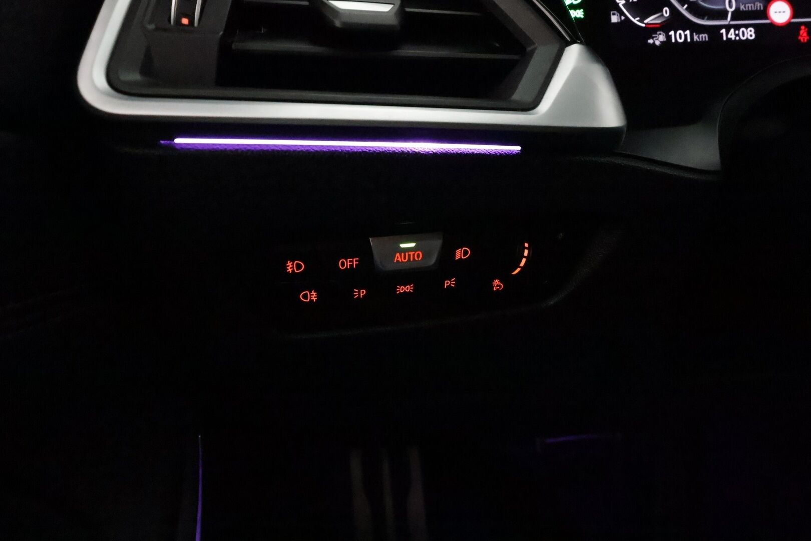 BMW 330E 2020 G20 Sedan 330e A Charged Edition M Sport **Vakkari / Sporttipenkit / P.tutkat / Digimittaristo / Nahka-Alcantara** - Kahdet renkaat aluvanteilla