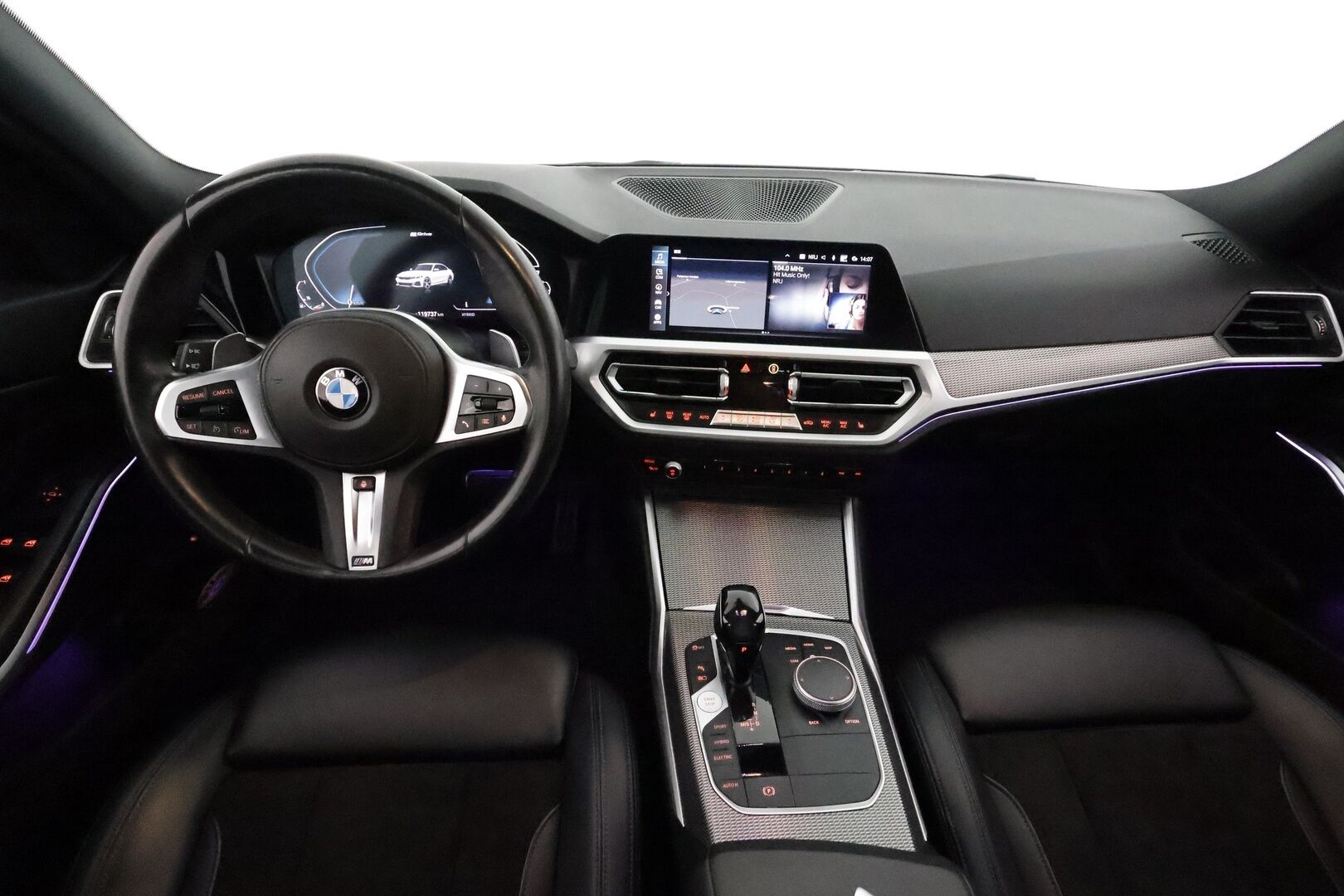 BMW 330E 2020 G20 Sedan 330e A Charged Edition M Sport **Vakkari / Sporttipenkit / P.tutkat / Digimittaristo / Nahka-Alcantara** - Kahdet renkaat aluvanteilla