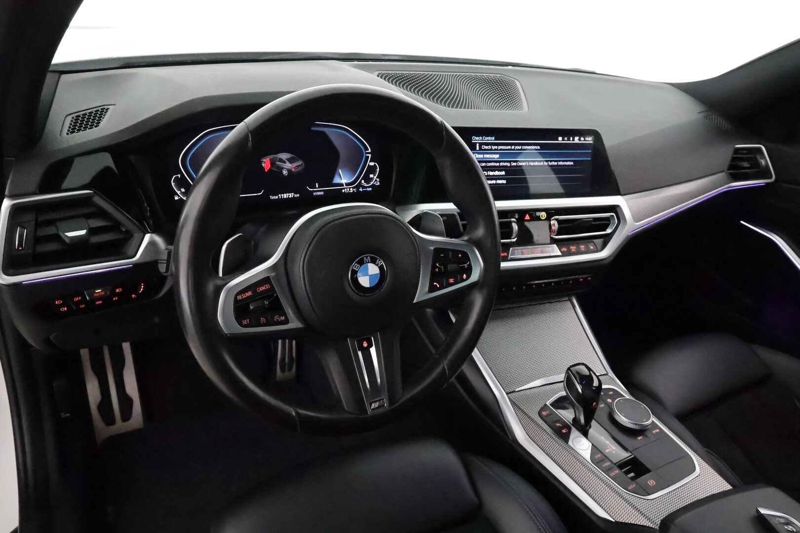 BMW 330E 2020 G20 Sedan 330e A Charged Edition M Sport **Vakkari / Sporttipenkit / P.tutkat / Digimittaristo / Nahka-Alcantara** - Kahdet renkaat aluvanteilla