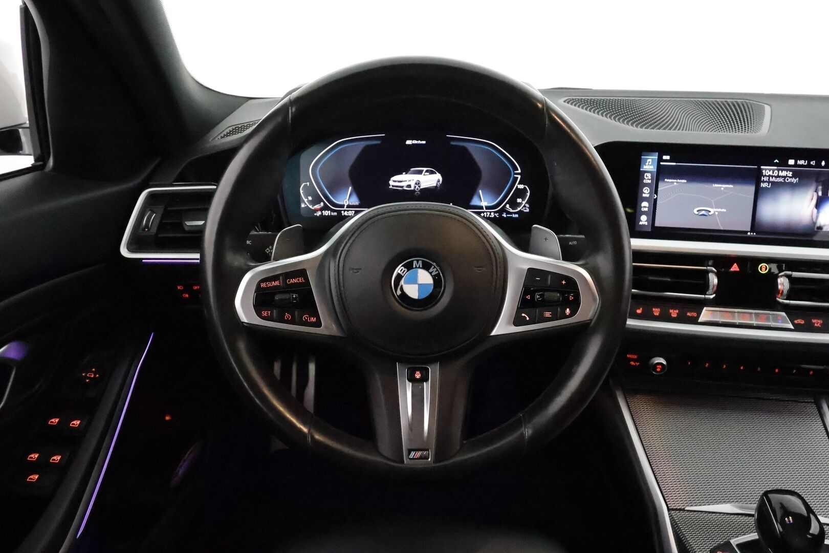 BMW 330E 2020 G20 Sedan 330e A Charged Edition M Sport **Vakkari / Sporttipenkit / P.tutkat / Digimittaristo / Nahka-Alcantara** - Kahdet renkaat aluvanteilla