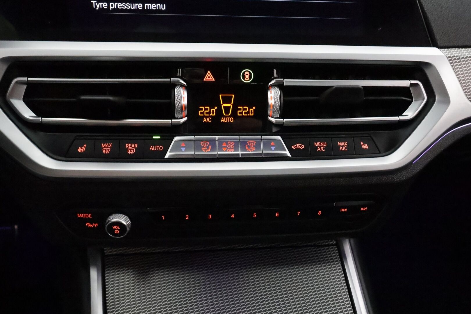 BMW 330E 2020 G20 Sedan 330e A Charged Edition M Sport **Vakkari / Sporttipenkit / P.tutkat / Digimittaristo / Nahka-Alcantara** - Kahdet renkaat aluvanteilla