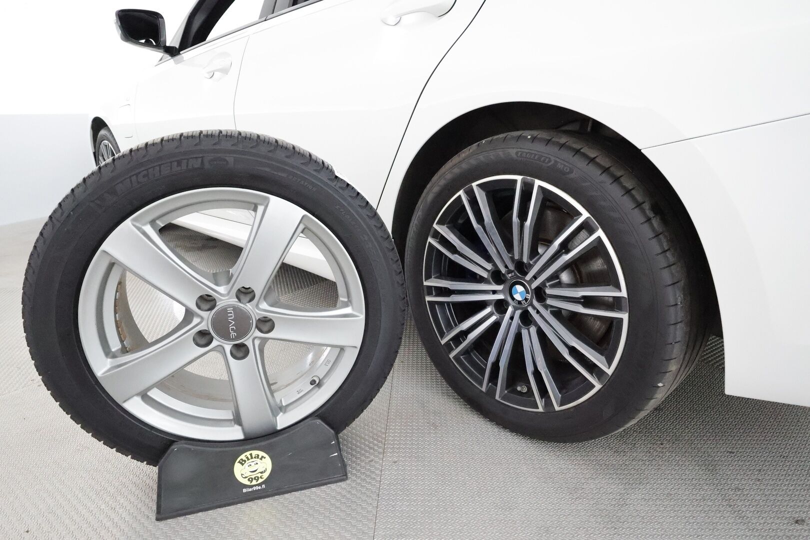 BMW 330E 2020 G20 Sedan 330e A Charged Edition M Sport **Vakkari / Sporttipenkit / P.tutkat / Digimittaristo / Nahka-Alcantara** - Kahdet renkaat aluvanteilla