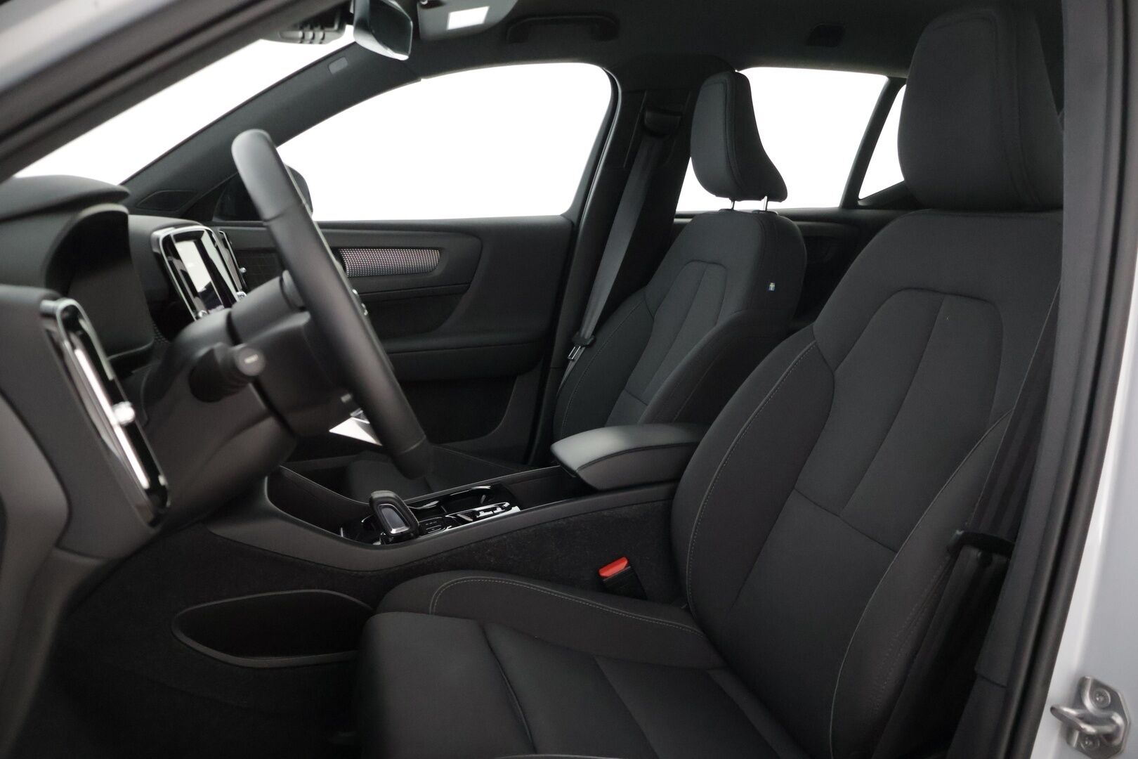 Volvo XC40 2022 T5 Recharge TwE R-Design aut - | R-Design | Pilot Assist | P.kamera | Full-LED | KeyLessGo | VOC | Sportpenkit | SENSUS | Apple&Android | Sähk.takaluukku | SOH 90% |