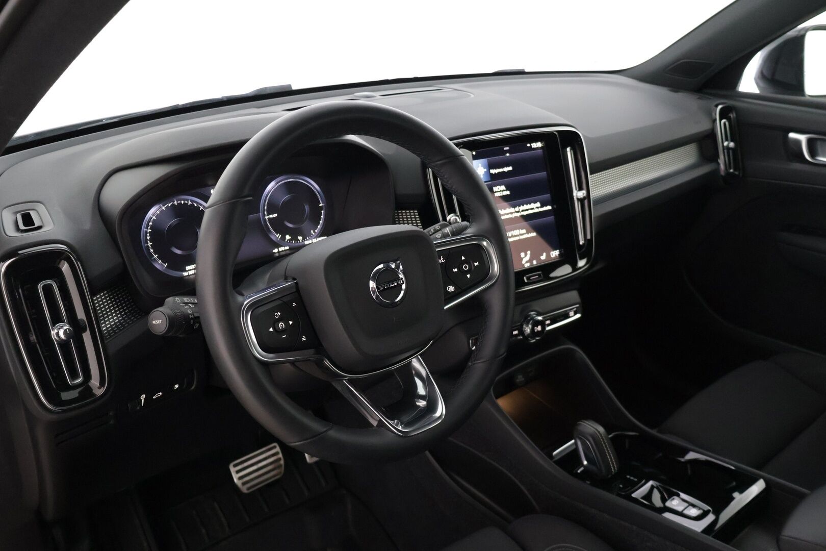 Volvo XC40 2022 T5 Recharge TwE R-Design aut - | R-Design | Pilot Assist | P.kamera | Full-LED | KeyLessGo | VOC | Sportpenkit | SENSUS | Apple&Android | Sähk.takaluukku | SOH 90% |