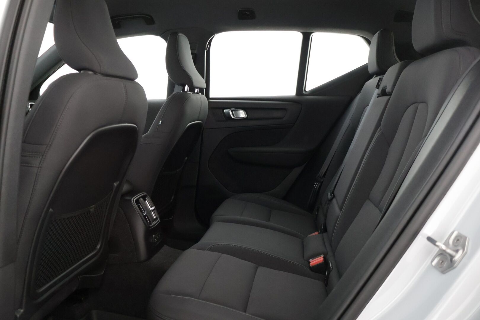 Volvo XC40 2022 T5 Recharge TwE R-Design aut - | R-Design | Pilot Assist | P.kamera | Full-LED | KeyLessGo | VOC | Sportpenkit | SENSUS | Apple&Android | Sähk.takaluukku | SOH 90% |