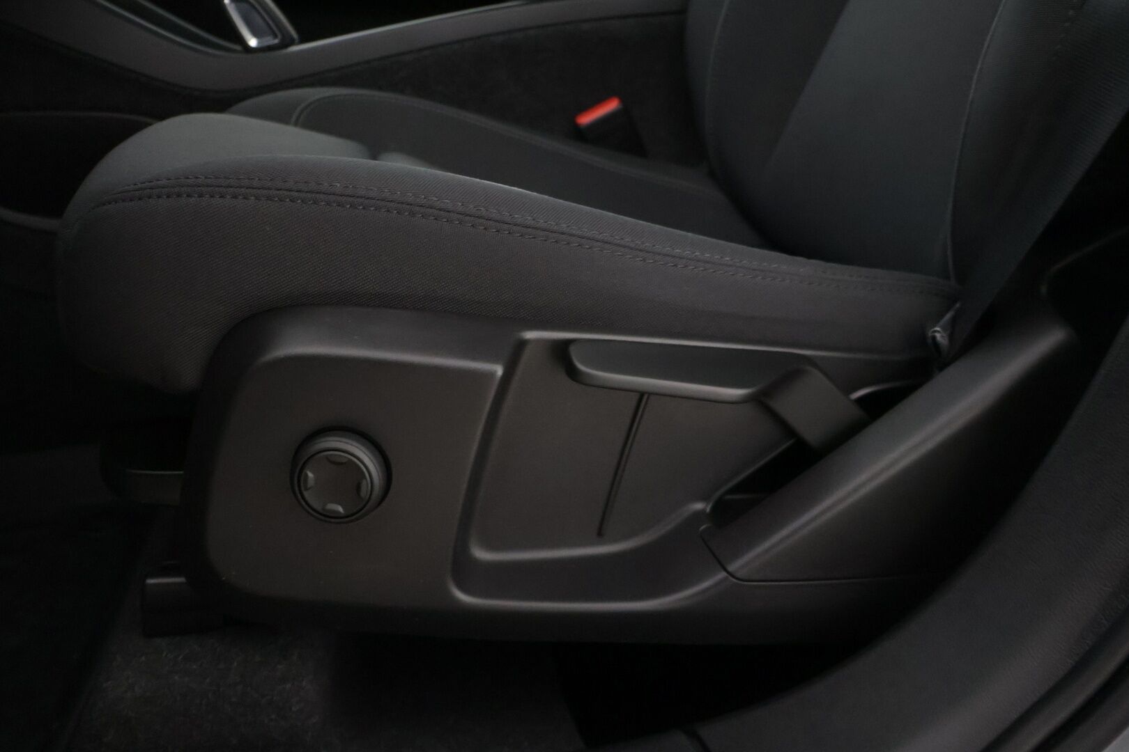 Volvo XC40 2022 T5 Recharge TwE R-Design aut - | R-Design | Pilot Assist | P.kamera | Full-LED | KeyLessGo | VOC | Sportpenkit | SENSUS | Apple&Android | Sähk.takaluukku | SOH 90% |