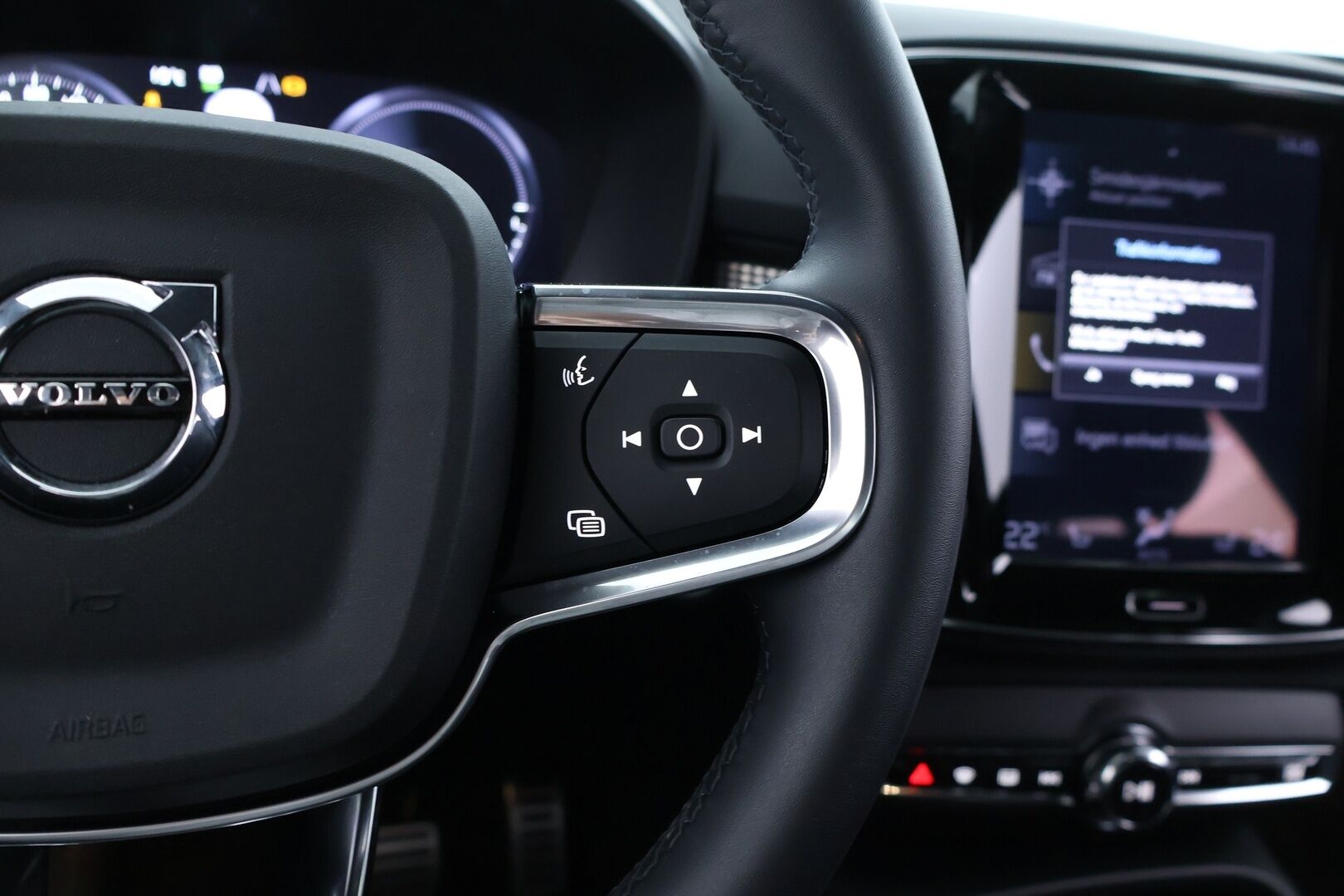 Volvo XC40 2022 T5 Recharge TwE R-Design aut. *Adapt.Vakkari / Sporttipenkit / Peruutuskamera / KeylessGo / Sähköluukku* - HULLUT VÄLIPÄIVÄT KORKOTARJOUS 2,49%