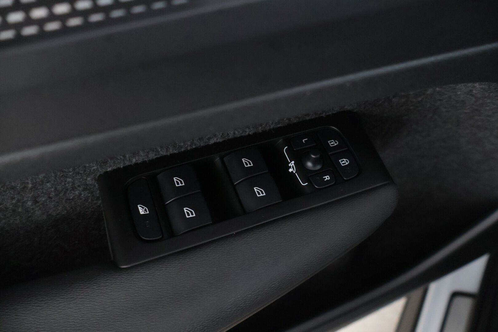 Volvo XC40 2022 T5 Recharge TwE R-Design aut. *Adapt.Vakkari / Sporttipenkit / Peruutuskamera / KeylessGo / Sähköluukku* - HULLUT AVAJAISHULINAT KORKOTARJOUS 3,29 %