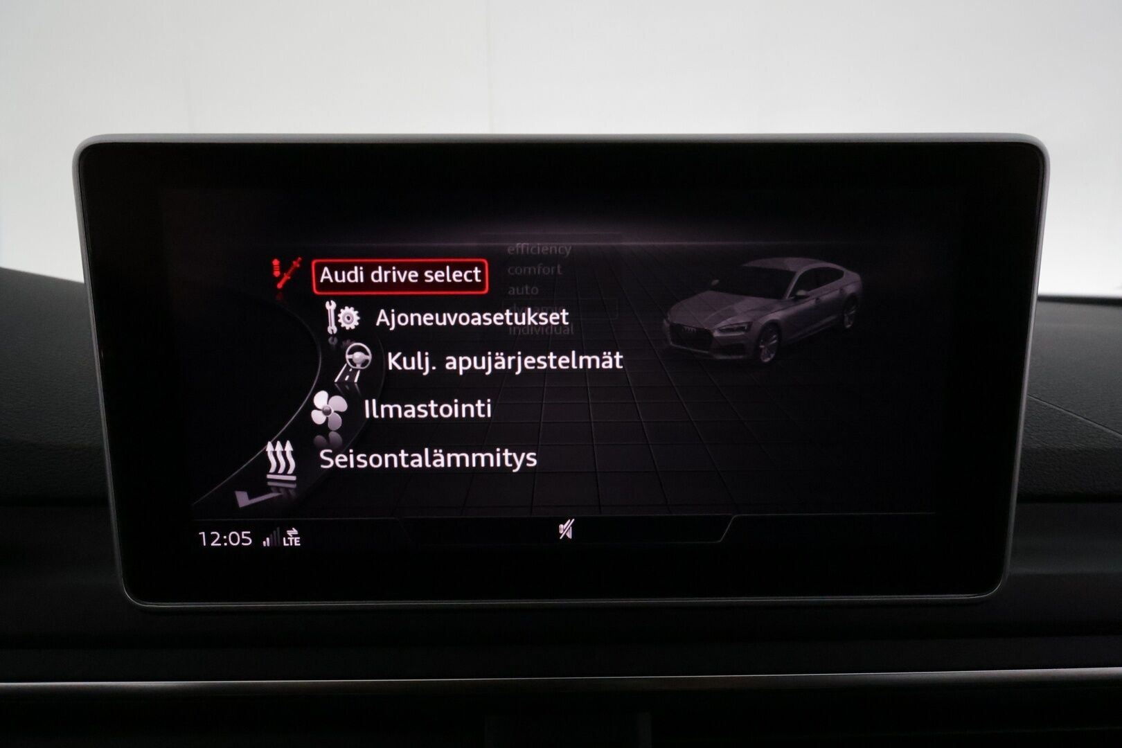 Audi A5 2018 Sportback 2,0 TFSI 185 kW quattro S tronic S-line **Webasto / Koukku / Adapt.Vakkari / LED / P.Tutkat / Sporttipenkit** - 3,99 % KORKOTARJOUS TÄHÄN AUTOON - Kahdet Renkaat