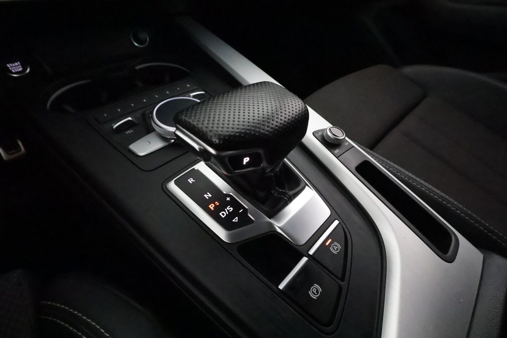 Audi A5 2018 Sportback 2,0 TFSI 185 kW quattro S tronic S-line **Webasto / Koukku / Adapt.Vakkari / LED / P.Tutkat / Sporttipenkit** - 3,99 % KORKOTARJOUS TÄHÄN AUTOON - Kahdet Renkaat