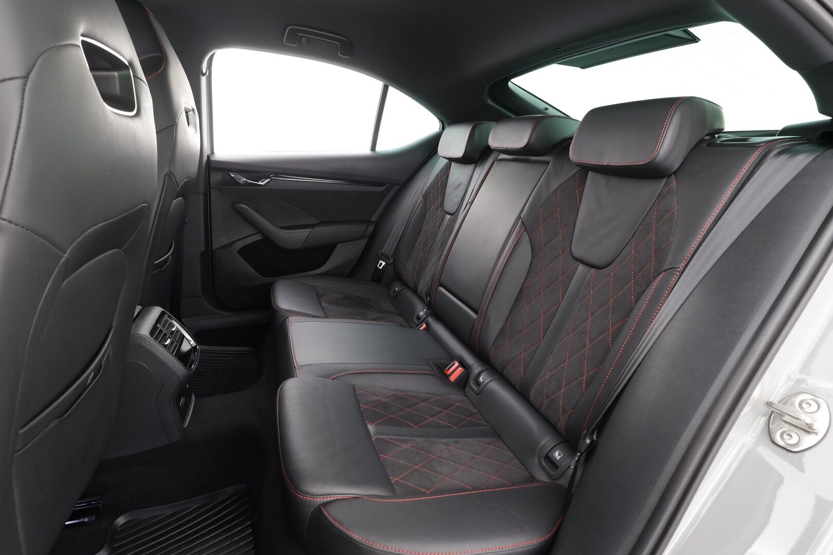 Skoda Octavia 2021 1,4 TSI PHEV RS iV DSG * ACC / Webasto / Skoda Crystal Matrix-LED / P.kamera / Hierovat Muistipenkit / Apple&Android * - Kahdet Renkaat / Koti & Kauppalaturi - HULLUT AVAJAISHULINAT KORKOTARJOUS 3,29 %