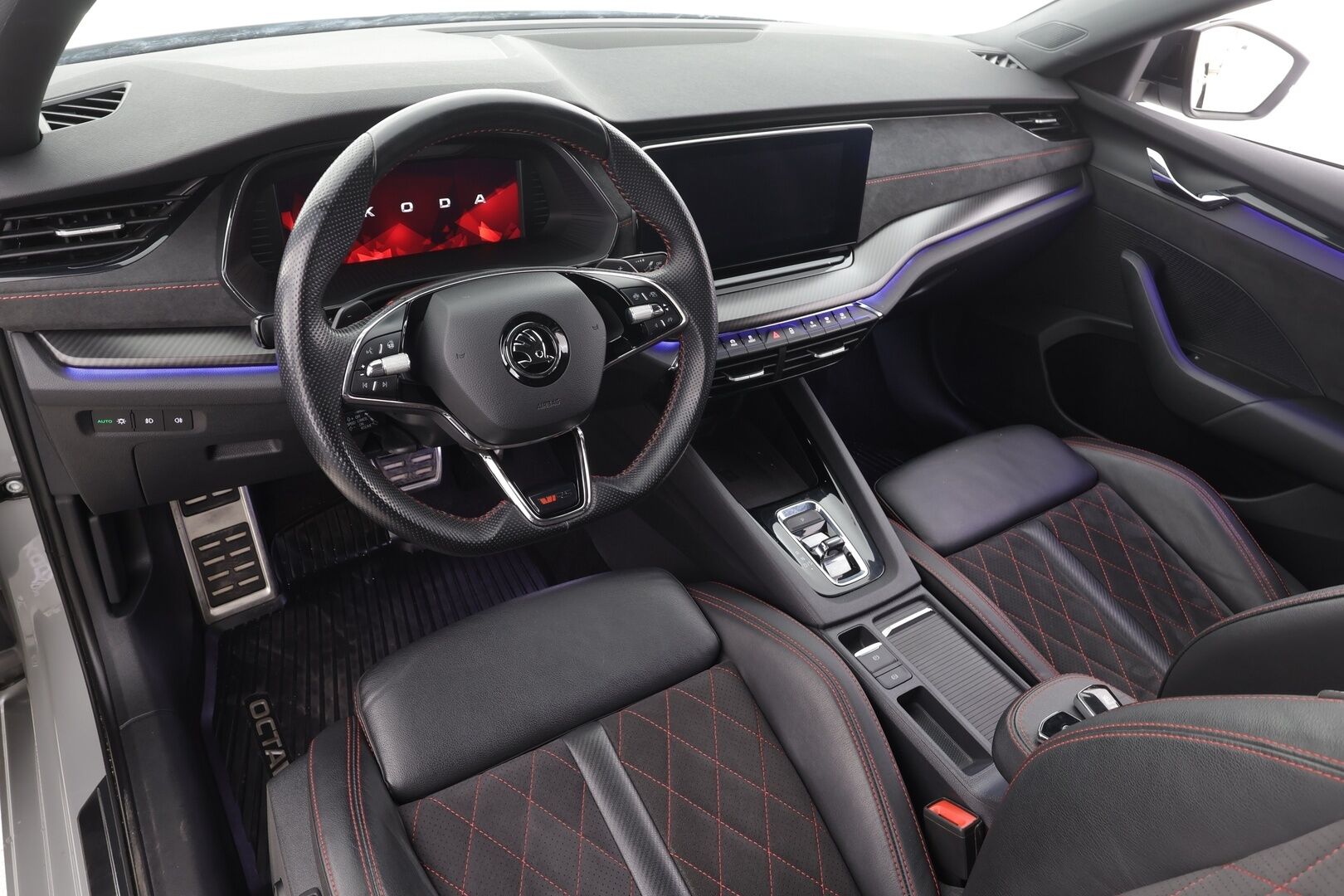 Skoda Octavia 2021 1,4 TSI PHEV RS iV DSG * ACC / Webasto / Skoda Crystal Matrix-LED / P.kamera / Hierovat Muistipenkit / Apple&Android * - Kahdet Renkaat / Koti & Kauppalaturi - HULLUT AVAJAISHULINAT KORKOTARJOUS 3,29 %