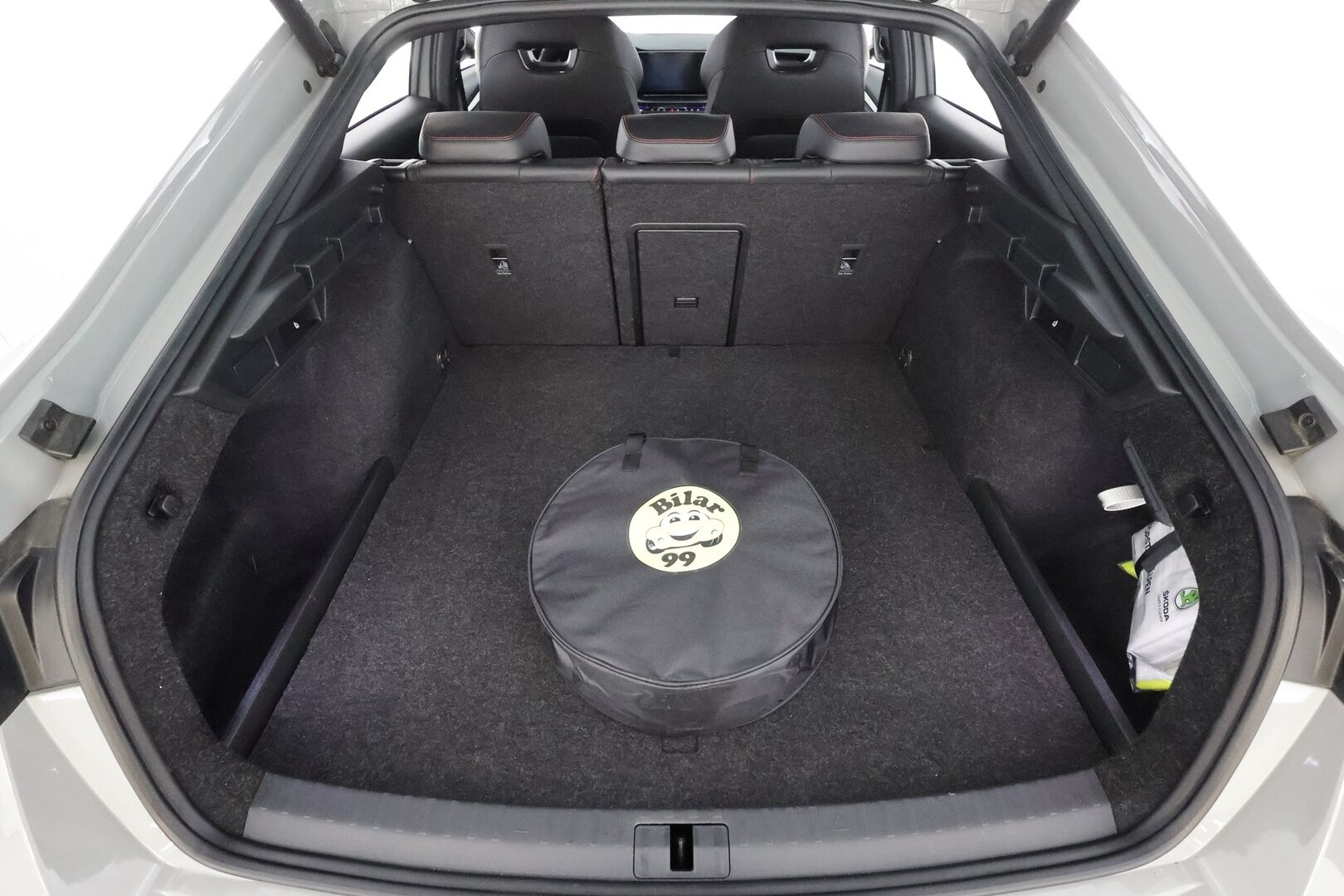 Skoda Octavia 2021 1,4 TSI PHEV RS iV DSG * ACC / Webasto / Skoda Crystal Matrix-LED / P.kamera / Hierovat Muistipenkit / Apple&Android * - Kahdet Renkaat / Koti & Kauppalaturi - HULLUT AVAJAISHULINAT KORKOTARJOUS 3,29 %