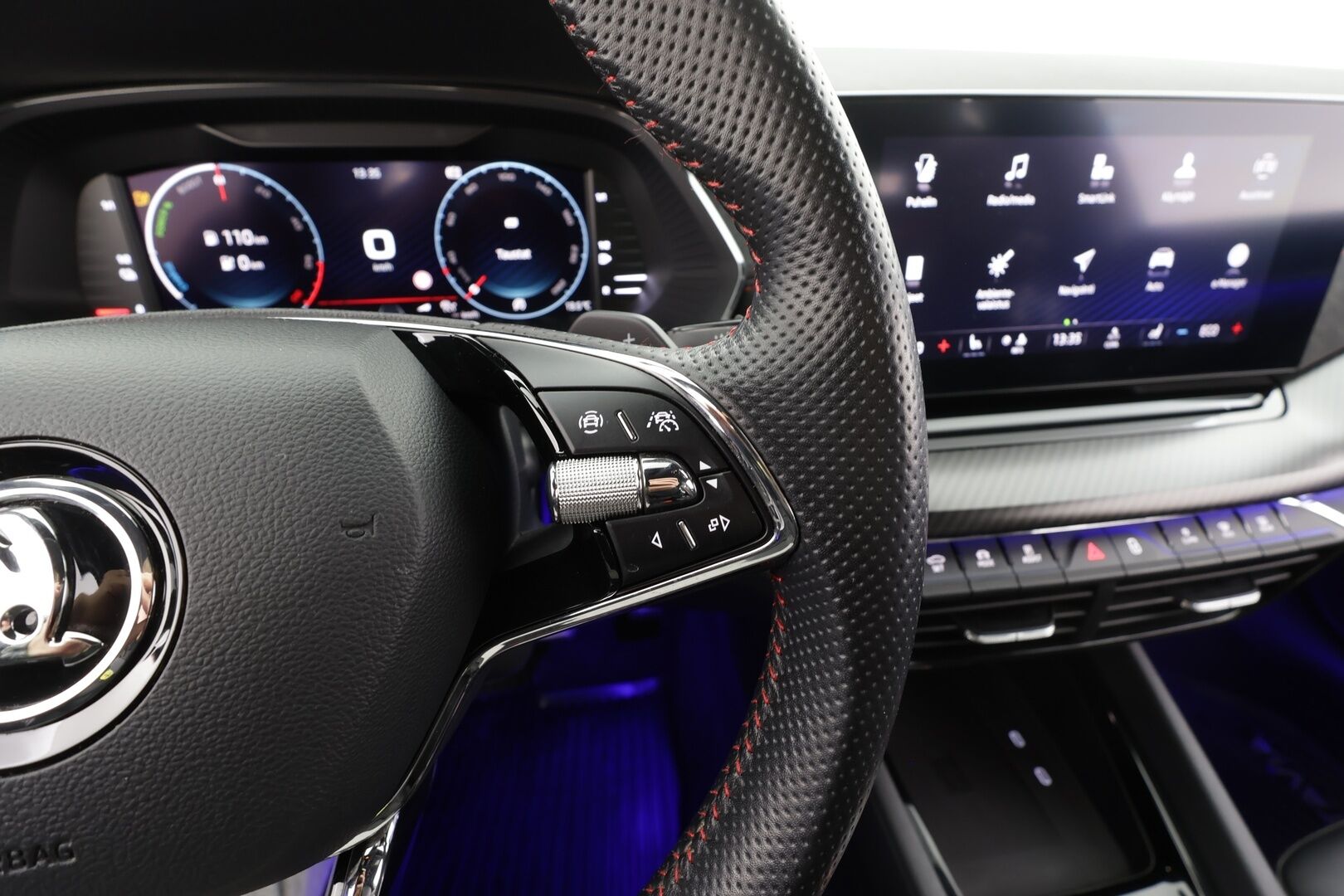 Skoda Octavia 2021 1,4 TSI PHEV RS iV DSG * ACC / Webasto / Skoda Crystal Matrix-LED / P.kamera / Hierovat Muistipenkit / Apple&Android * - Kahdet Renkaat / Koti & Kauppalaturi - HULLUT AVAJAISHULINAT KORKOTARJOUS 3,29 %